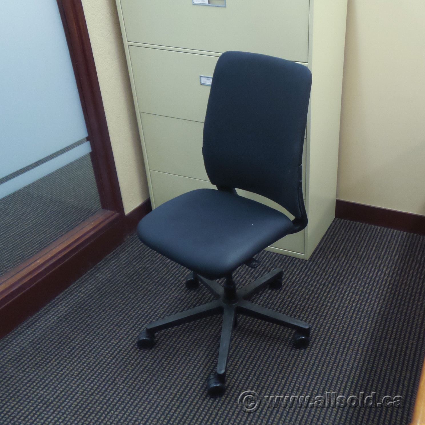 Black Mid Back Adjustable Task Chair, No Arms Allsold.ca Buy & Sell